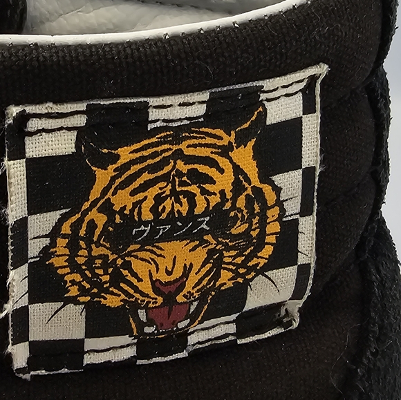 Authentic Vans UNISEX Tiger Check High Top- Mens 12,  Womens 10.5 - Picture 2 of 8